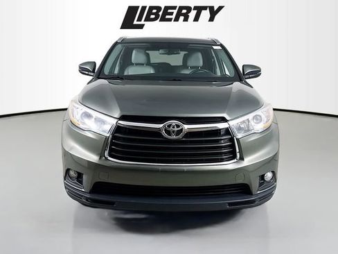 Used 2016 Toyota Highlander XLE image 2