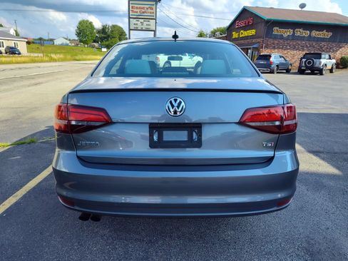 Used 2016 Volkswagen Jetta Sport FWD image 4