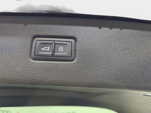 Used 2025 Audi Q7 3.0T Prestige w/ Prestige Package image 16