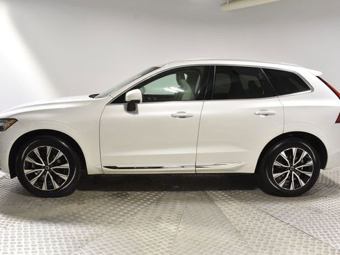 Used 2023 Volvo XC60 B5 Plus image 2