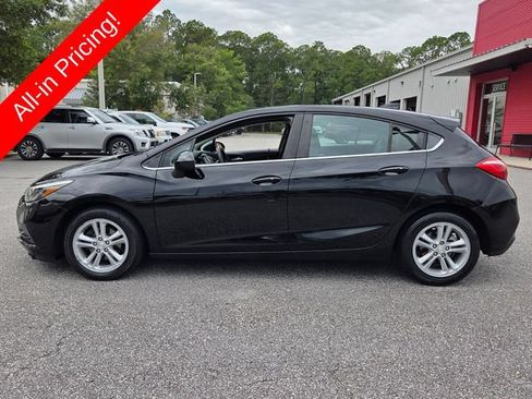 Used 2017 Chevrolet Cruze LT w/ Convenience Package FWD image 2