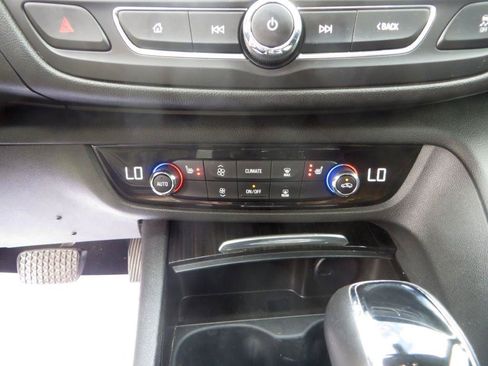 Used 2018 Buick Regal Essence w/ Driver Confidence Package #1 AWD/4WD image 19