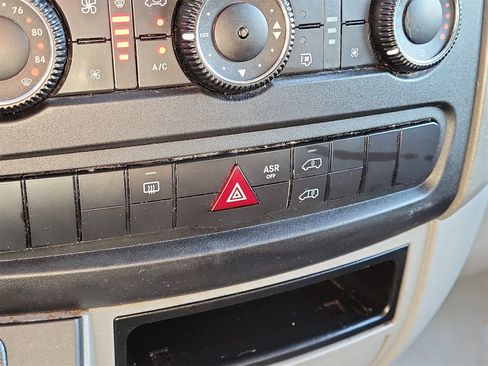 Used 2013 Mercedes-Benz Sprinter 2500 image 24