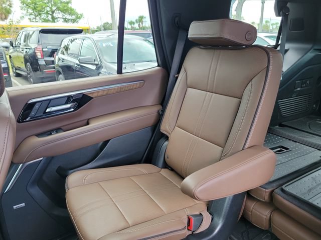 Certified 2025 Chevrolet Tahoe High Country AWD/4WD image 16