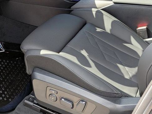 Used 2026 BMW X3 xDrive30 w/ Premium Package image 4