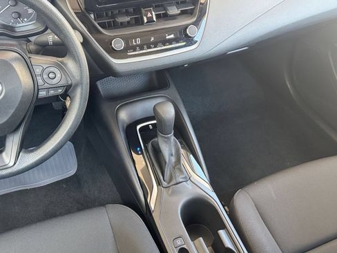 Used 2025 Toyota Corolla LE FWD image 41
