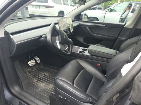 Used 2023 Tesla Model Y Performance AWD/4WD image 3