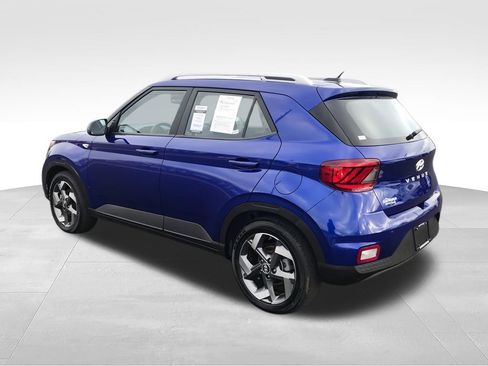 Used 2025 Hyundai Venue SEL FWD image 7