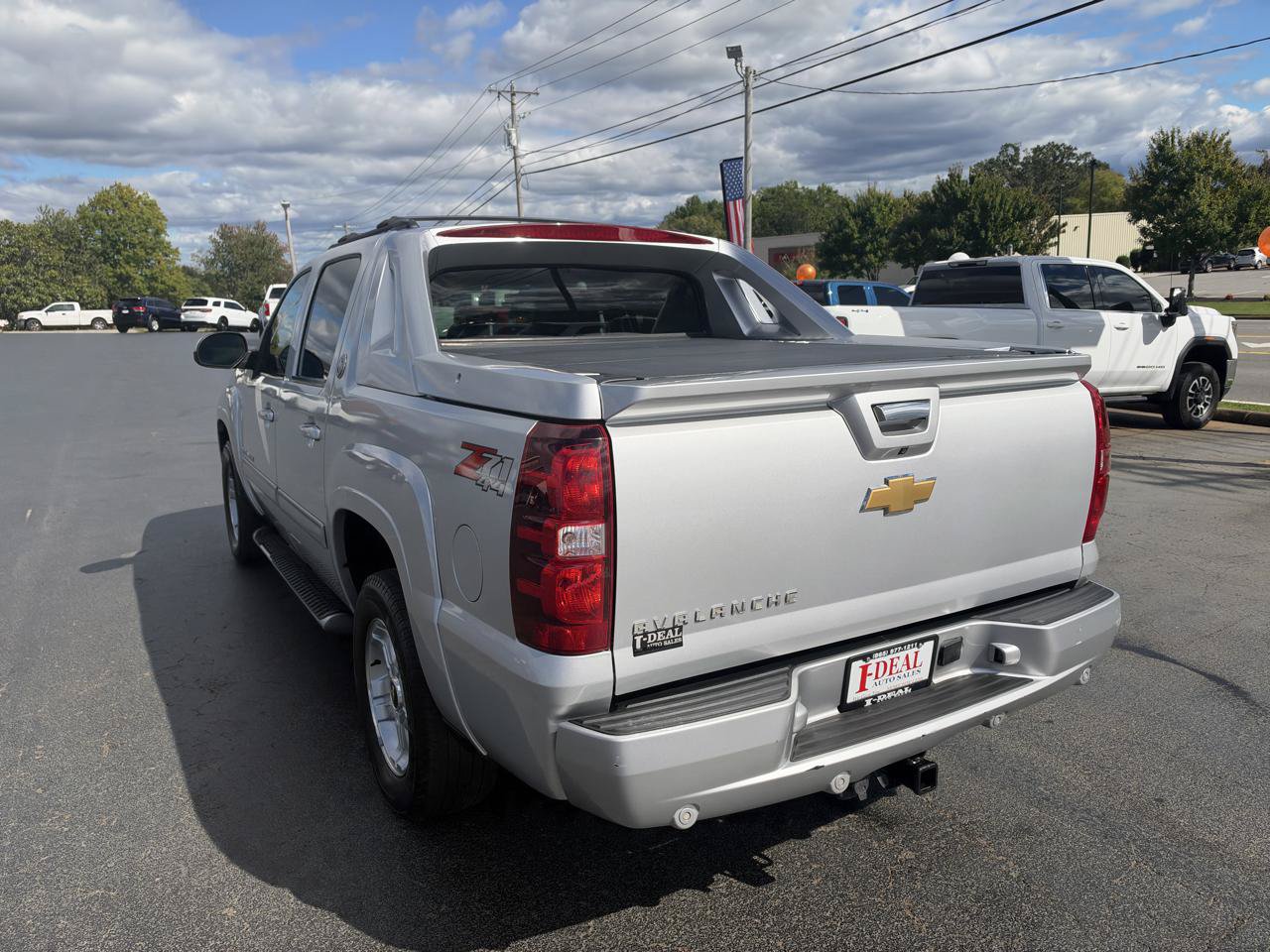 Used 2013 Chevrolet Avalanche LT w/ Suspension Package, Off-Road AWD/4WD image 2