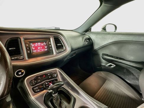 Used 2017 Dodge Challenger SXT RWD image 19