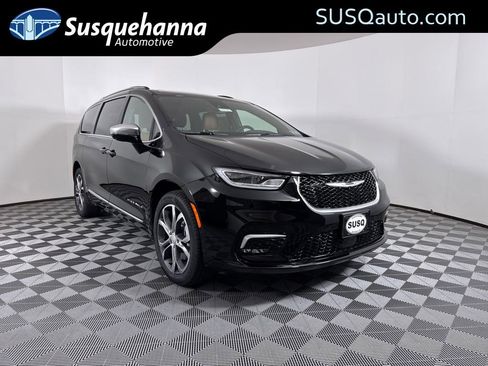 New 2026 Chrysler Pacifica Pinnacle image 1