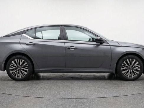 Used 2026 Nissan Altima 2.5 SV FWD image 9