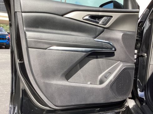 Used 2025 Chevrolet Traverse LT FWD image 30
