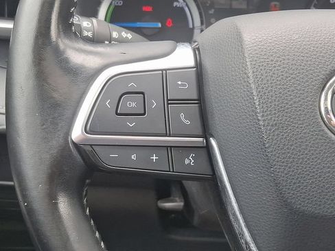 Used 2021 Toyota Highlander XLE AWD/4WD image 16
