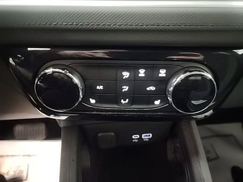 Used 2025 Chevrolet TrailBlazer LT w/ LT Cold Weather Package image 11