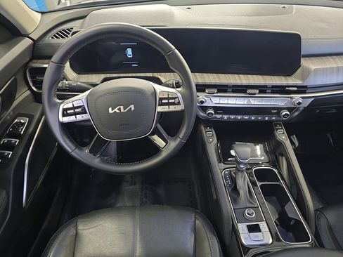 Used 2024 Kia Telluride EX w/ EX Captain's Chair Package image 17