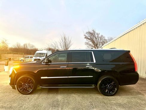 Used 2016 Cadillac Escalade ESV Luxury image 6