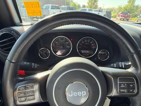 Used 2018 Jeep Wrangler Unlimited Rubicon AWD/4WD image 17