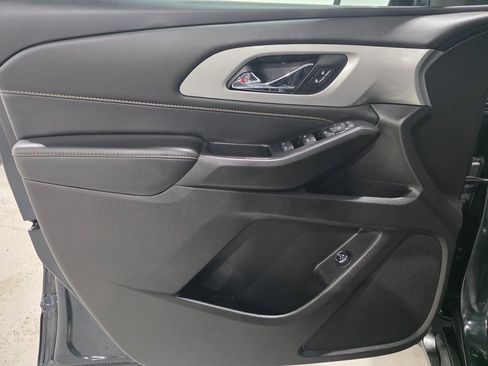 Used 2021 Chevrolet Traverse LT image 17