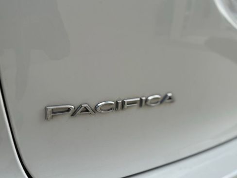 Used 2025 Chrysler Pacifica Select FWD image 33