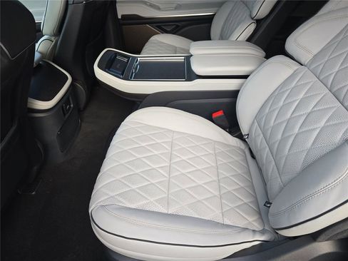New 2026 Lincoln Navigator L Black Label AWD/4WD image 16
