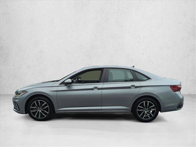 Used 2025 Volkswagen Jetta SE FWD image 9