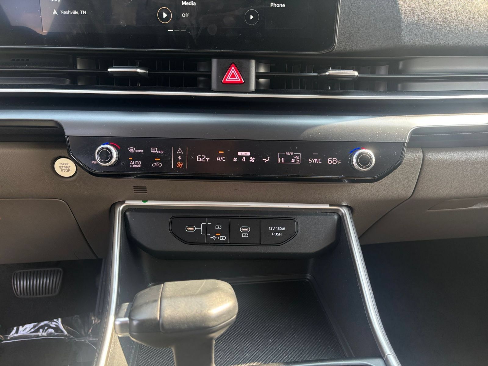 Used 2026 Kia Carnival FWD image 16