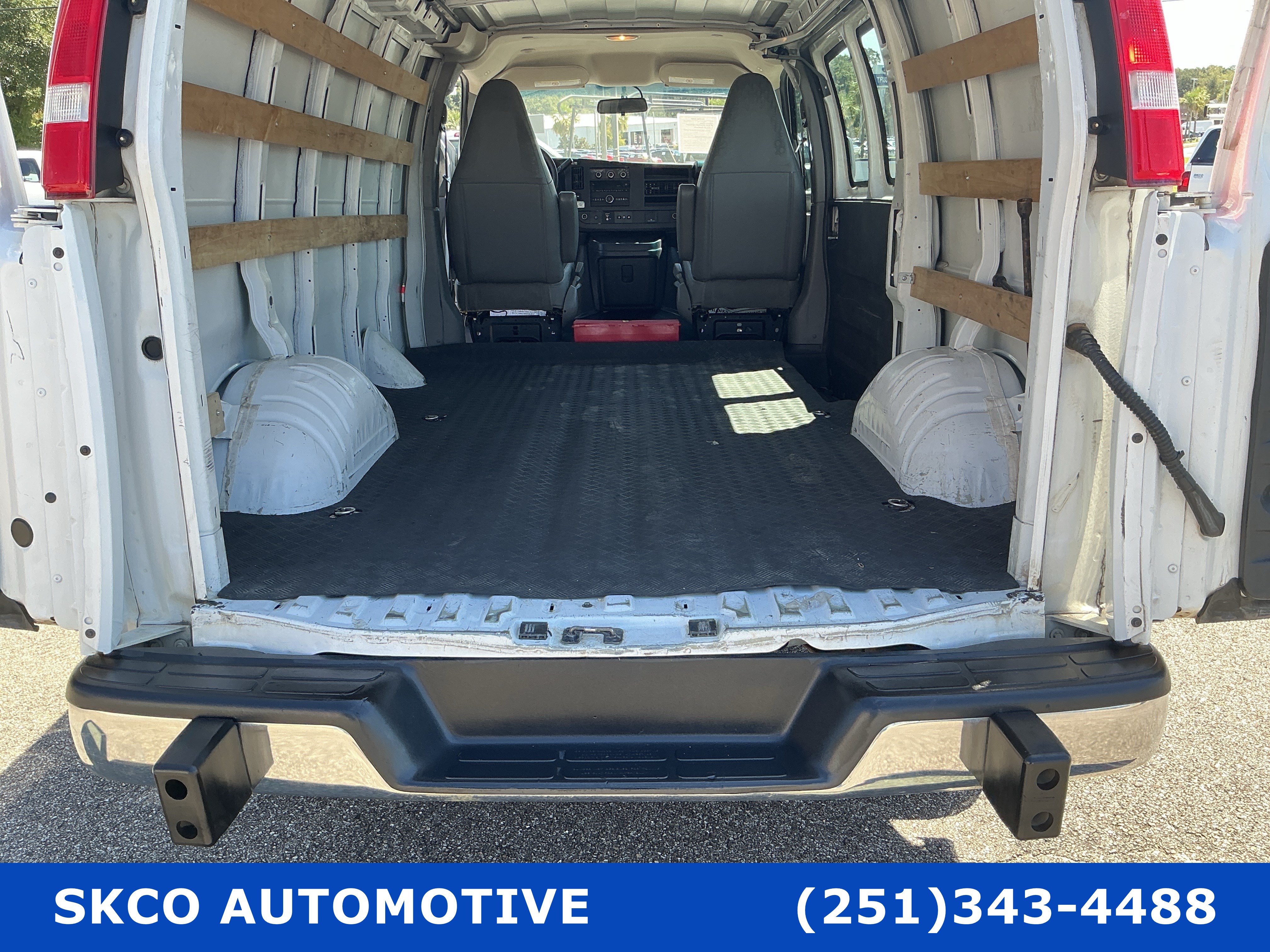 Used 2019 Chevrolet Express 2500 w/ Driver Convenience Package RWD image 21