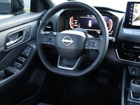Certified 2025 Nissan Rogue SL w/ Tech Package AWD/4WD image 28