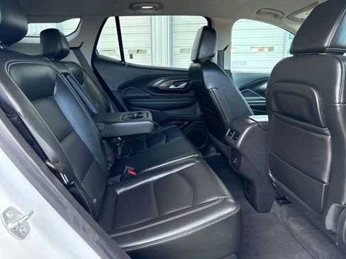 Used 2024 GMC Terrain SLT image 15