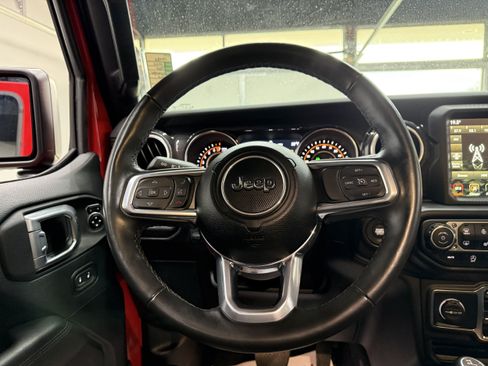 Used 2022 Jeep Wrangler Unlimited Sahara AWD/4WD image 13