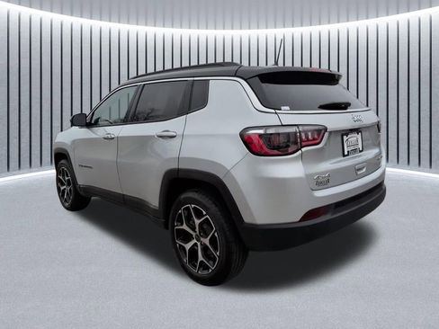 Used 2025 Jeep Compass Limited image 11