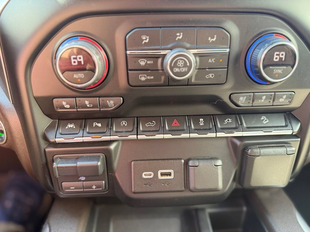 Used 2019 Chevrolet Silverado 1500 LTZ w/ LTZ Premium Package AWD/4WD image 15