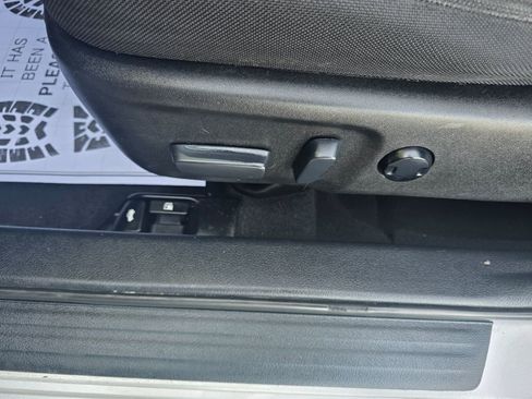 Used 2016 Toyota Camry LE image 15