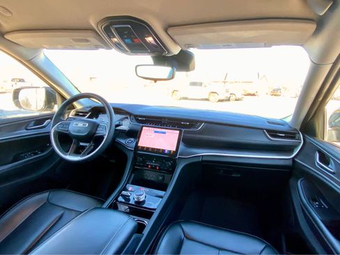 Used 2023 Jeep Grand Cherokee Limited image 33