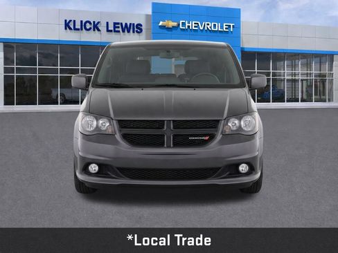 Used 2018 Dodge Grand Caravan SE FWD image 2