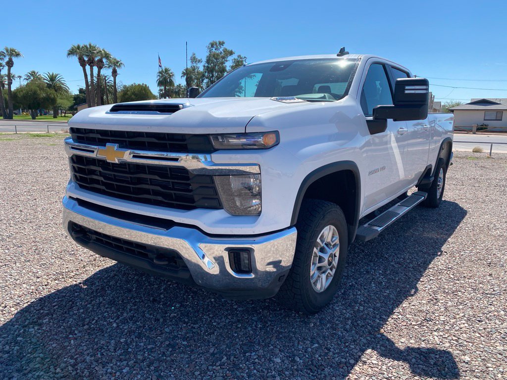 Used 2025 Chevrolet Silverado 2500 LT w/ Convenience Package AWD/4WD image 2