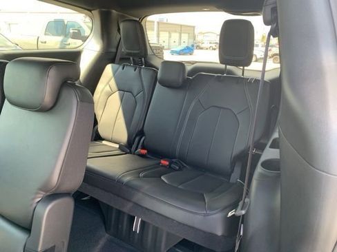 New 2026 Chrysler Pacifica Select image 24