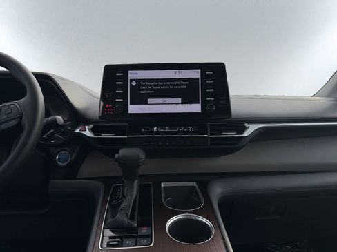 Used 2023 Toyota Sienna LE image 14