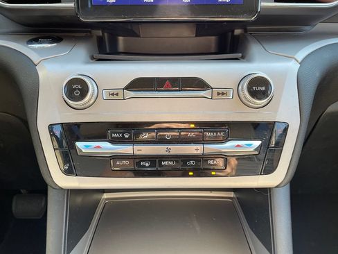 Used 2023 Ford Explorer XLT w/ Equipment Group 202A RWD image 18