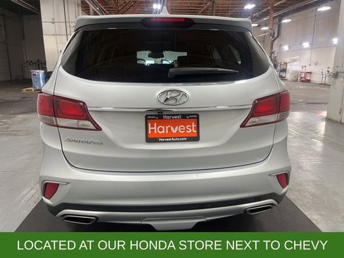 Used 2017 Hyundai Santa Fe SE image 6