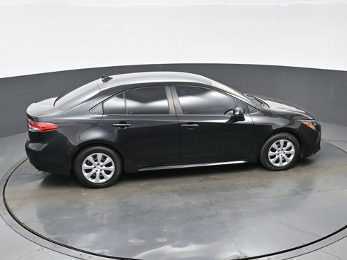 Used 2021 Toyota Corolla LE image 37