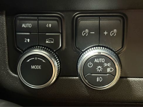 Used 2023 GMC Yukon XL SLT AWD/4WD image 25