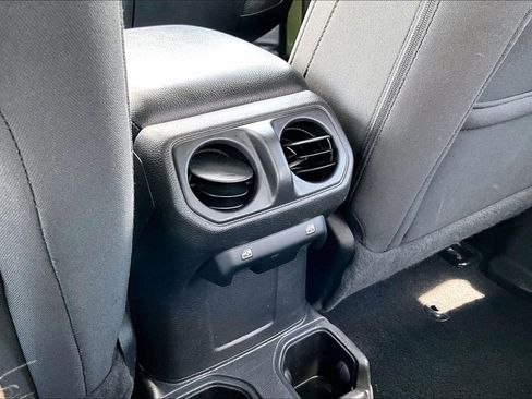 Used 2022 Jeep Gladiator Sport AWD/4WD image 11