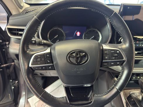 Used 2020 Toyota Highlander Platinum image 16