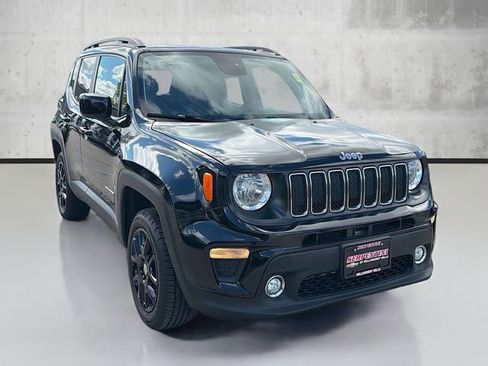 Used 2019 Jeep Renegade Latitude w/ Cold Weather Group image 3