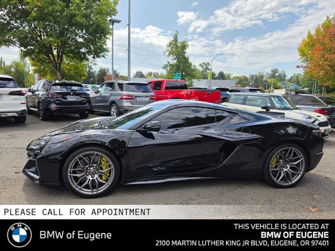 Used 2023 Chevrolet Corvette Z06 w/ Stealth Interior Trim Package RWD image 6