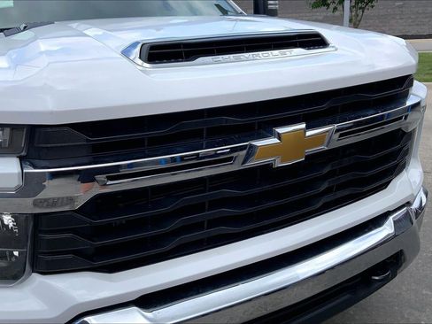 Used 2025 Chevrolet Silverado 2500 LT AWD/4WD image 28