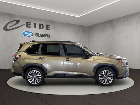 Used 2025 Subaru Forester Touring w/ Popular Package - Touring AWD/4WD image 12