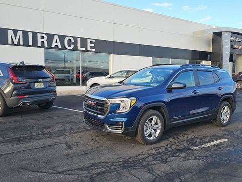 Used 2023 GMC Terrain SLE w/ Driver Convenience Package image 1
